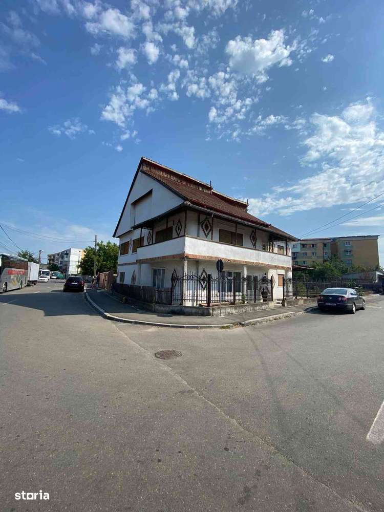 Casă zonă centrală Filiași - Imagine principală: 2/18