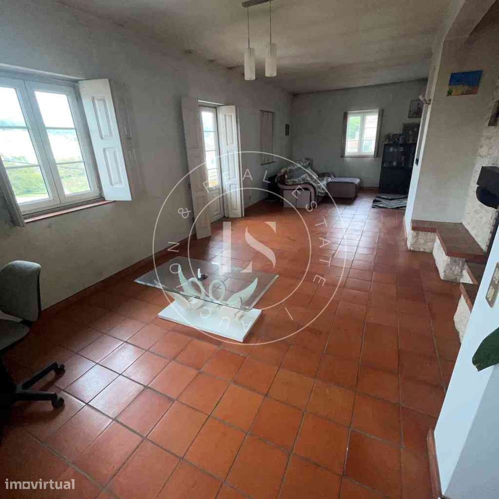 2 Apartamentos + Garagem com Logradouro | Vale de Cambra-27