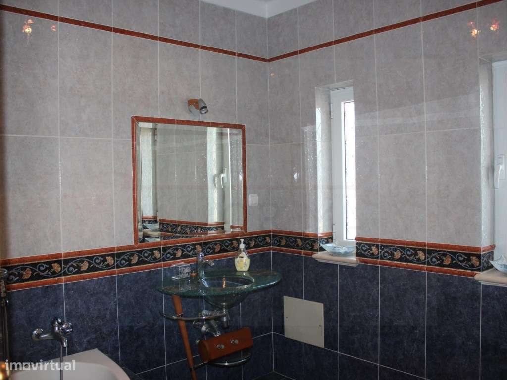 Luxuosa moradia T5 + 1 em Rio Maior-27