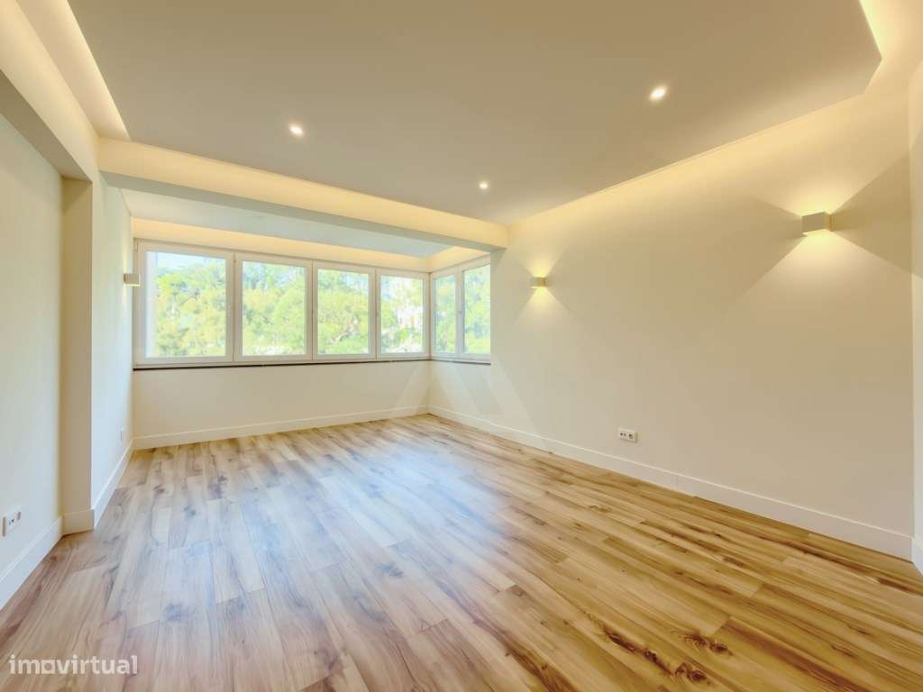 Apartamento T2 renovado no Monte Estoril-2