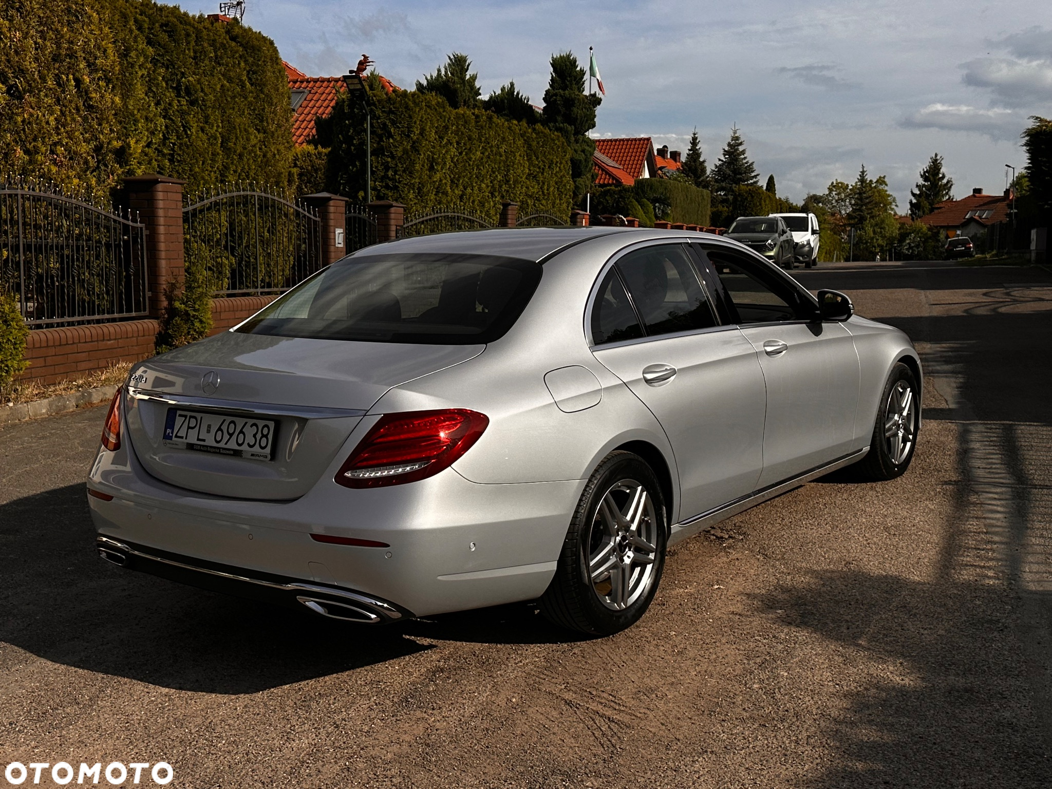 Mercedes-Benz Klasa E 220 d Business Edition 9G-TRONIC - 4