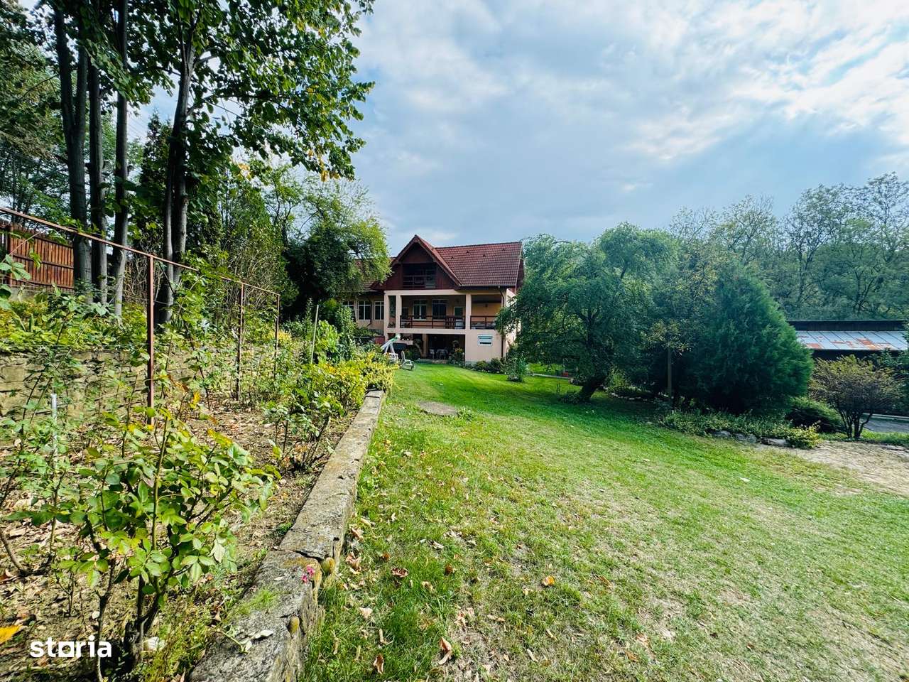 Casa (vila) de vanzare com. Varfuri|Suvita jud Dambovita teren 6000 mp-1