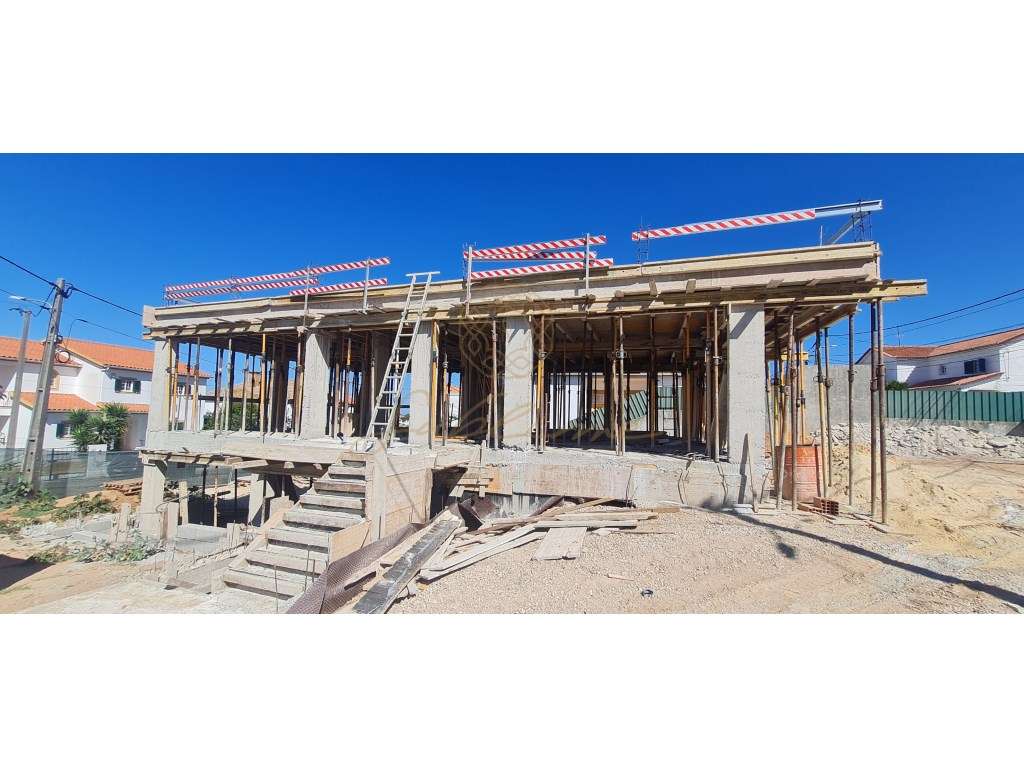 Moradia Isolada com 4 Quartos no Centro-7