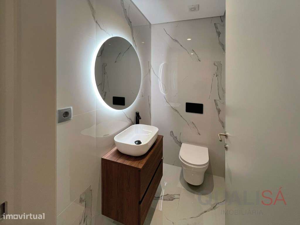 Apartamento T4 novo com logradouro e garagem em S. Vicente no centr...-15