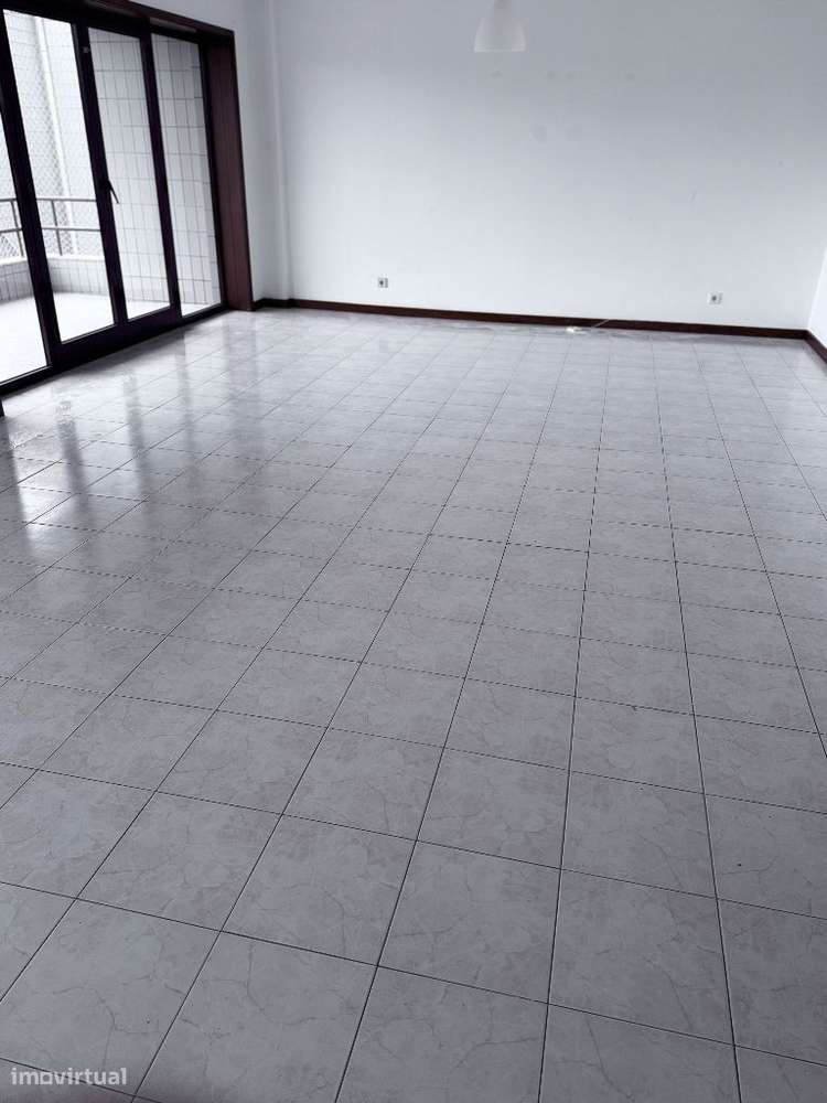 T4 Duplex c/garagem - Póvoa de Varzim (Hospital da Luz) - Grande imagem: 3/8