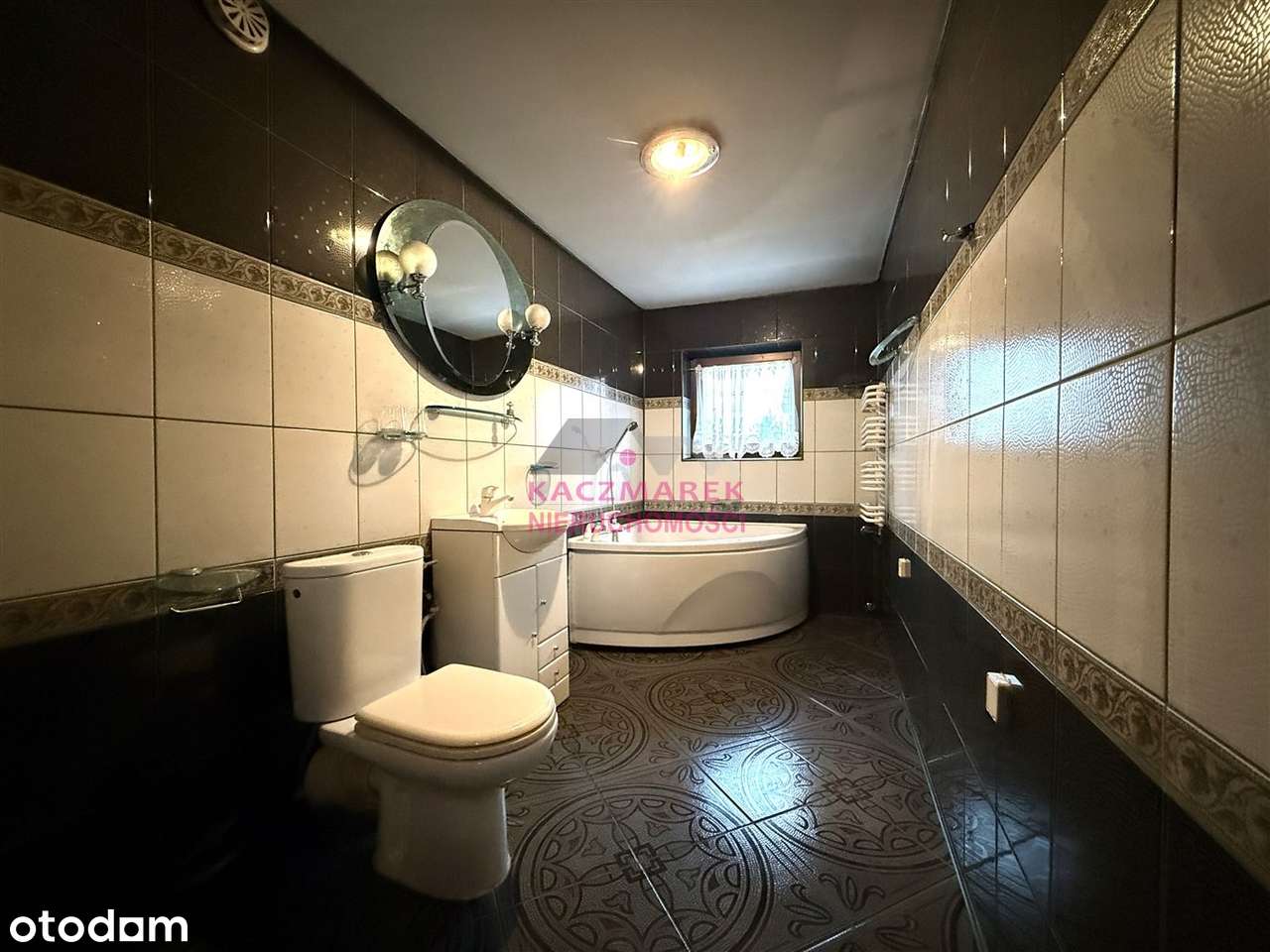 Dom w pożądanej lokalizacji!-9