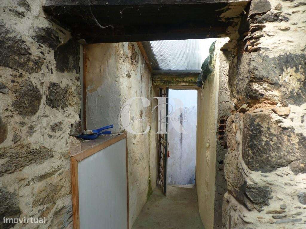 Duas casas habitáveis numa aldeia tradicional de montanha em Alvares,-45