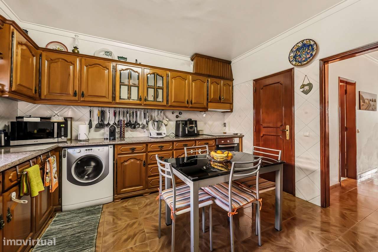 Moradia Geminada T3 com excelentes áreas, terreno e localização privil-7