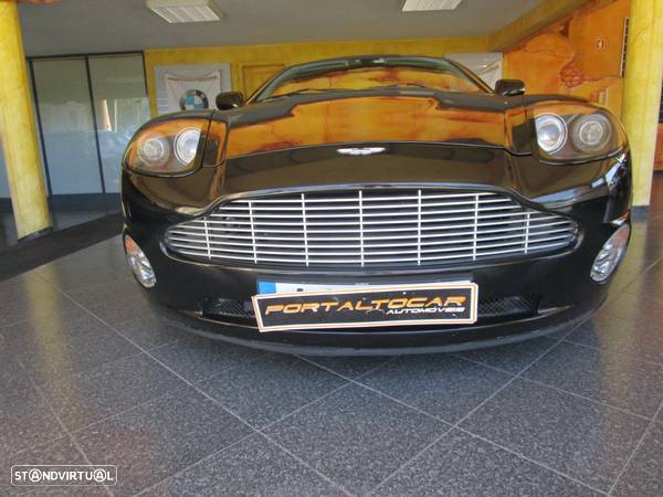 Aston Martin Vanquish - 13