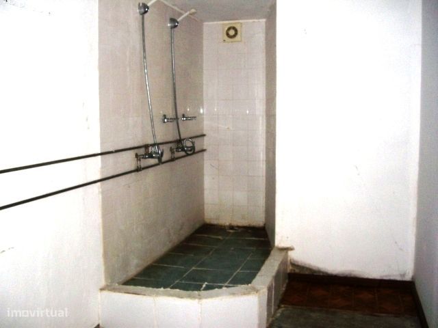 Vendo Garagem/Armazém Junto ao seminario em Leiria-7
