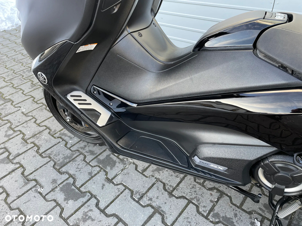 Yamaha Tmax - 15