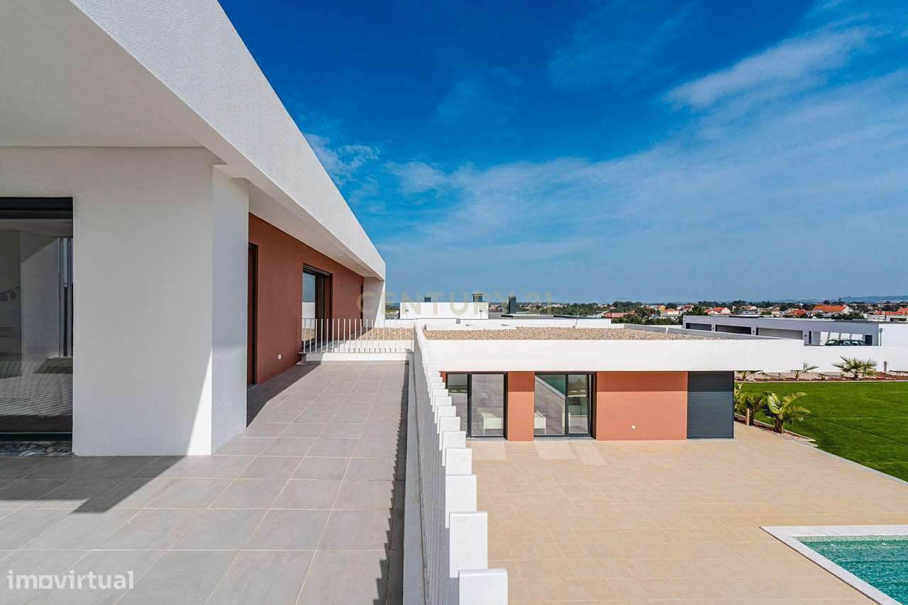 Moradia T4 em Fernão Ferro, Seixal, com Piscina e enorme Jardim-54