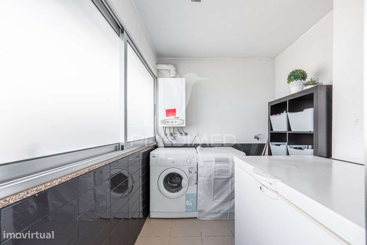 Exclusivo T3 de Prestígio em Urgezes – Luz, Sofisticação e Espaço S...-6