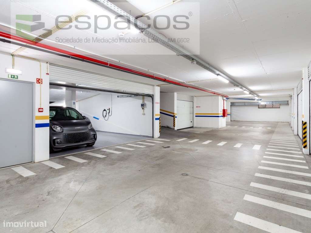 T3 com Terraço amplo e orientação solar a sul e vista desafogada.-38