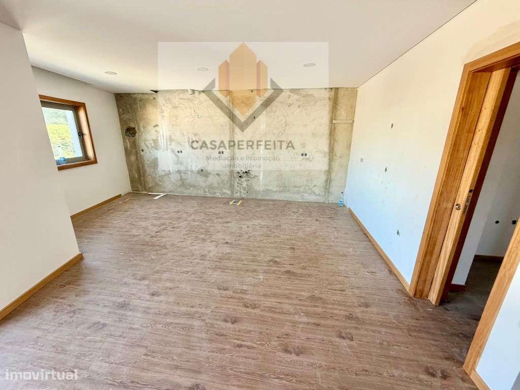 Apartamento T3 NOVO de 2 Frentes com 156m2, Varanda e Lugar de Gara...-7