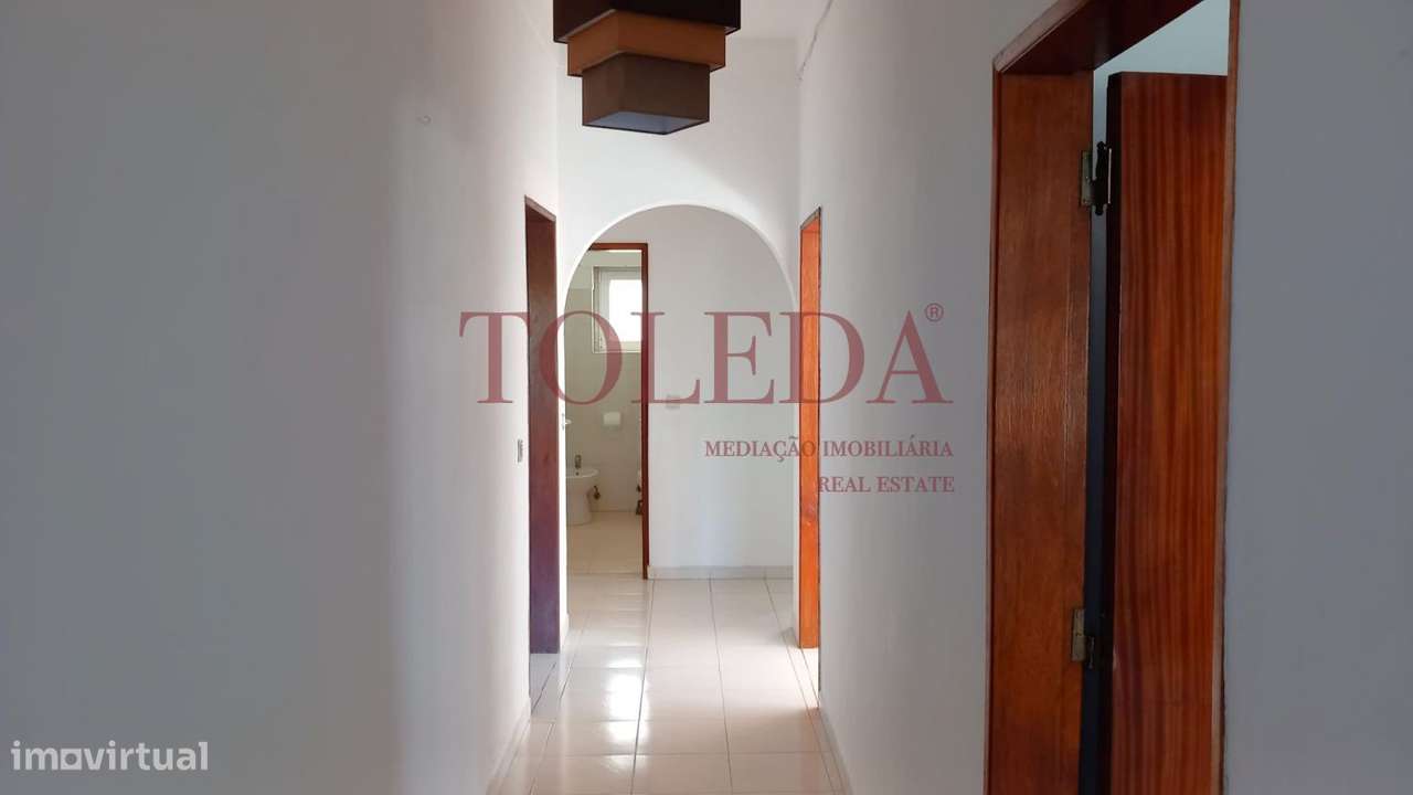 Moradia Bifamiliar com 2 T3 em Vialonga-9