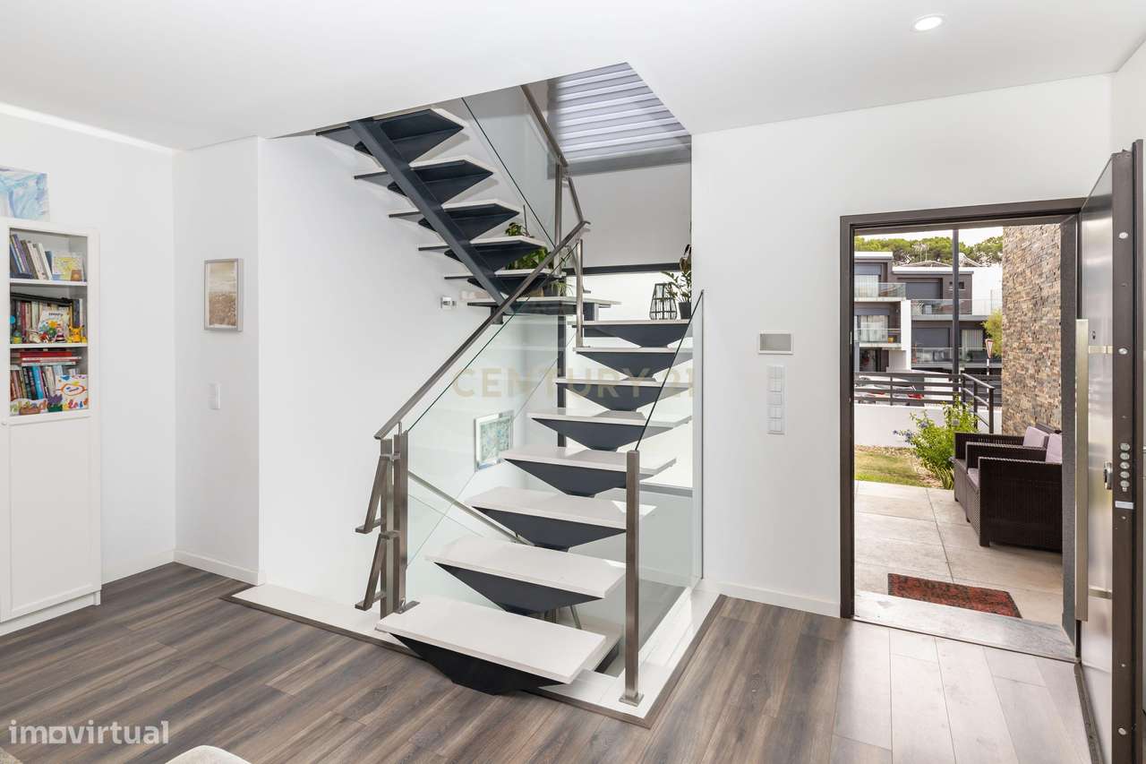 Moradia Isolada T4 de Prestígio – Bairro de São João, Sobreda-12