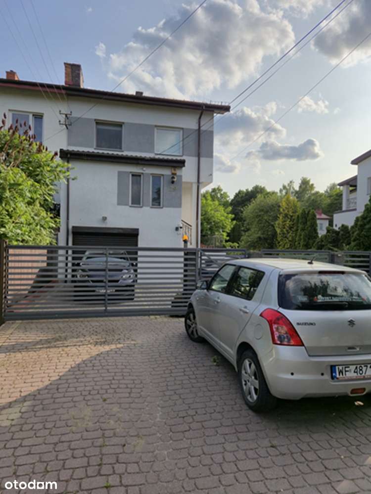 Dom bliźniak z garażem w spokojnej okolicy