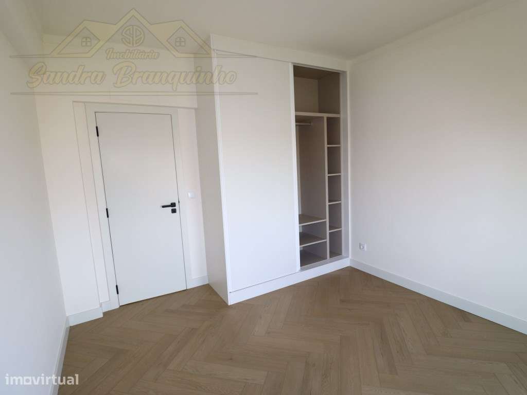Apartamento RENOVADO(novo) com vista mar-19