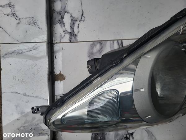 Lampa Przednia Prawa NISSAN NOTE E11 09> - 2