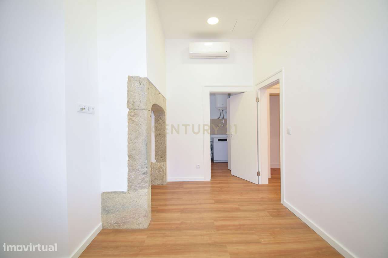 Apartamento T2 renovado na Rua dos Fanqueiros-13