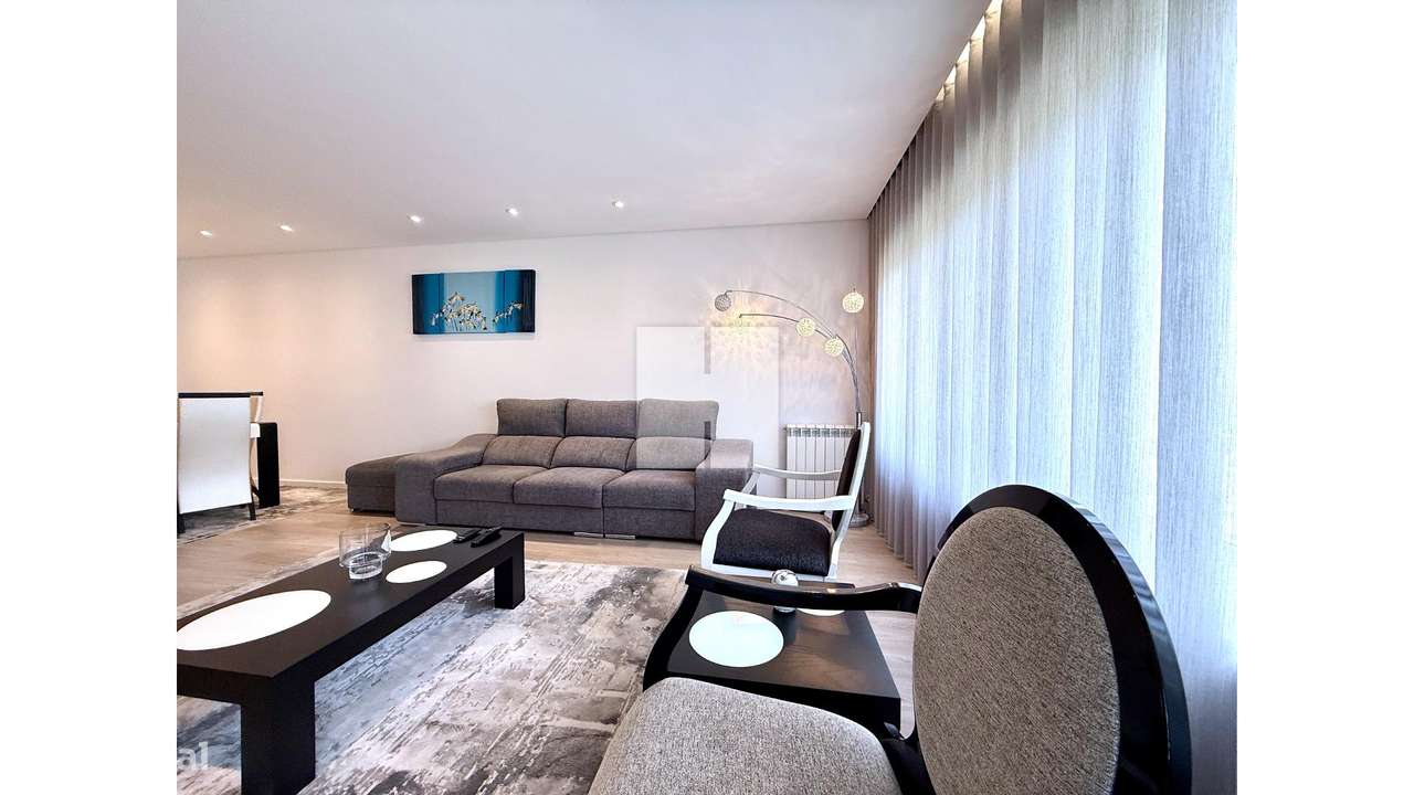 Luxuoso T-3 na Qtª Santa Maria-13