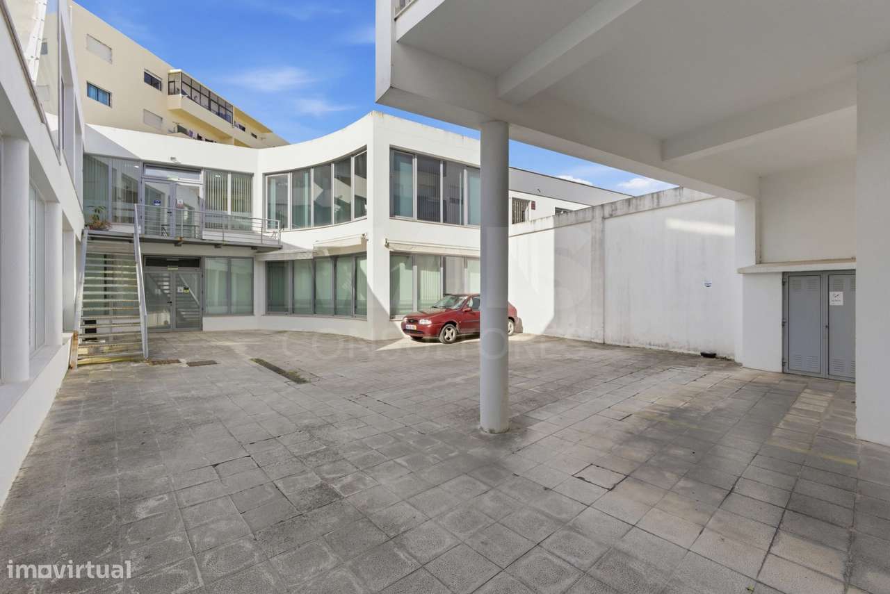 Prédio com 3 frações no centro de Peniche - Grande imagem: 3/32