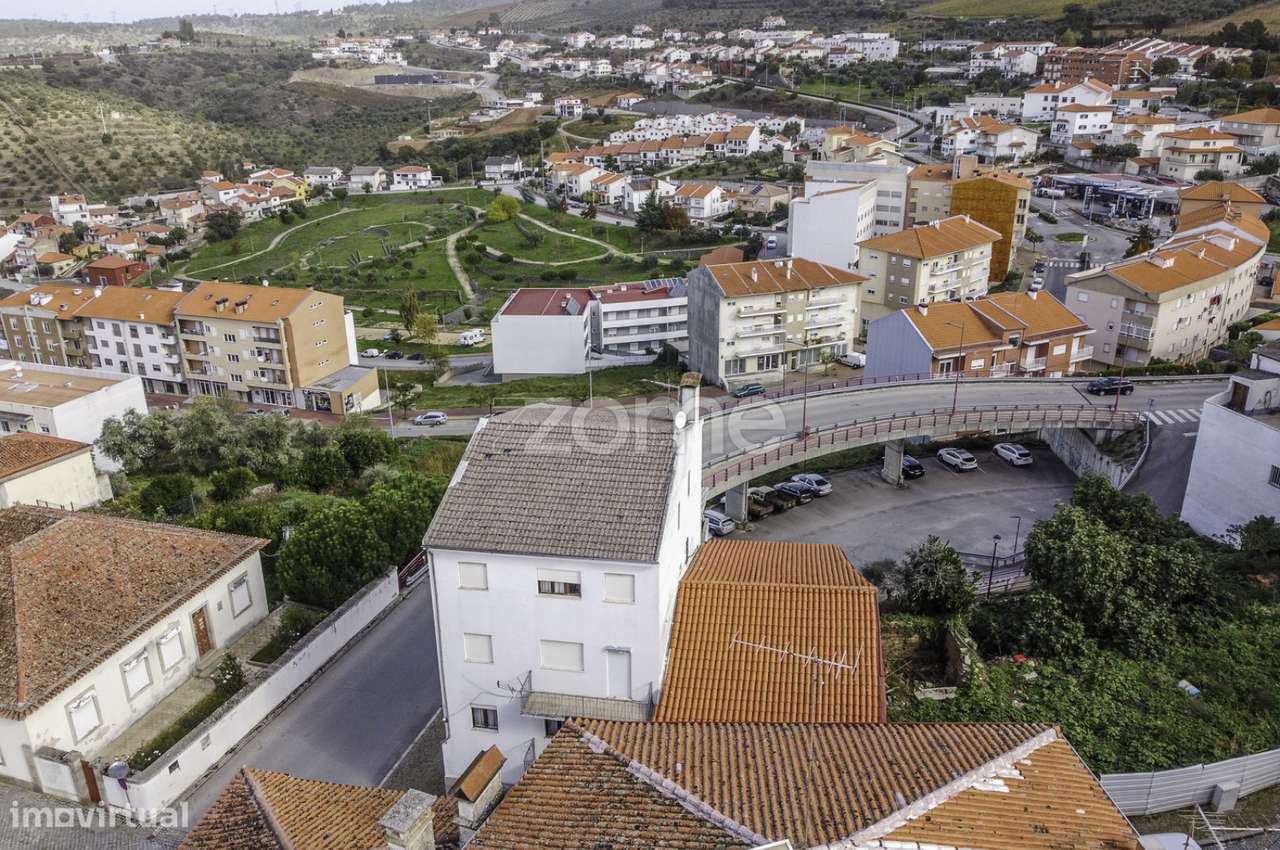 Prédio Torre de Moncorvo Com Loja Comercial - Grande imagem: 2/50