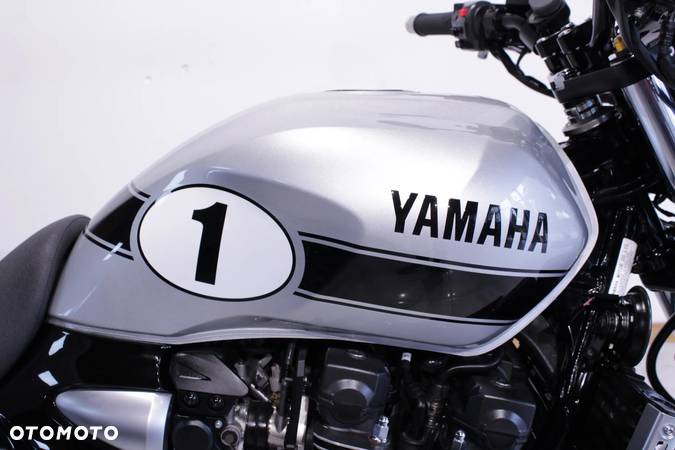 Yamaha XJR - 12