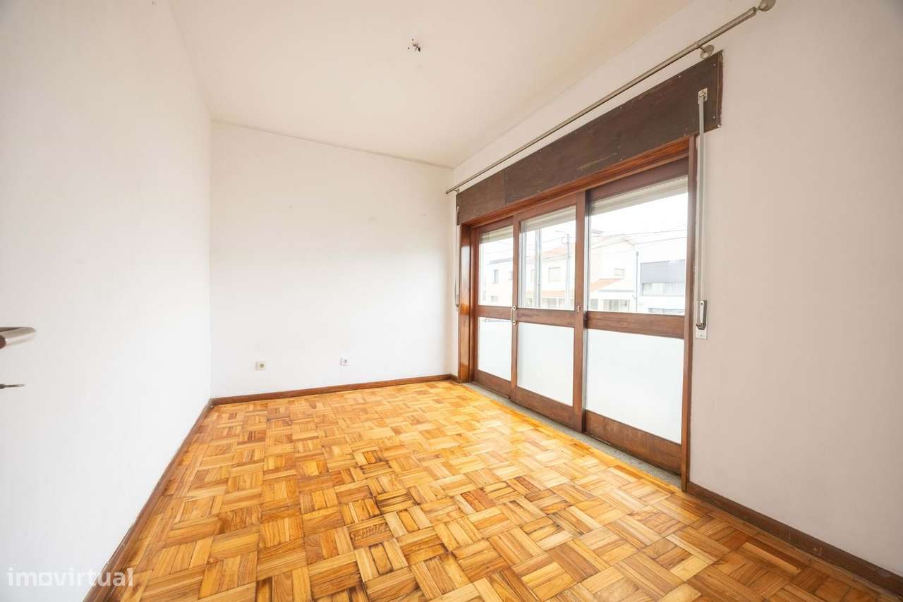 Andar Moradia T2 | Renovado | Terraço | 3 Frentes | Garagem-4