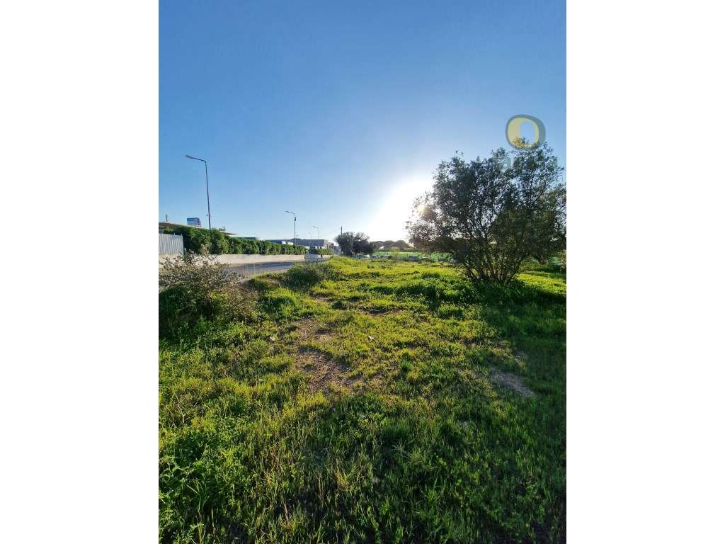 Terreno Urbanizável nas Gambelas com Potencial de Construção - Grande imagem: 4/15