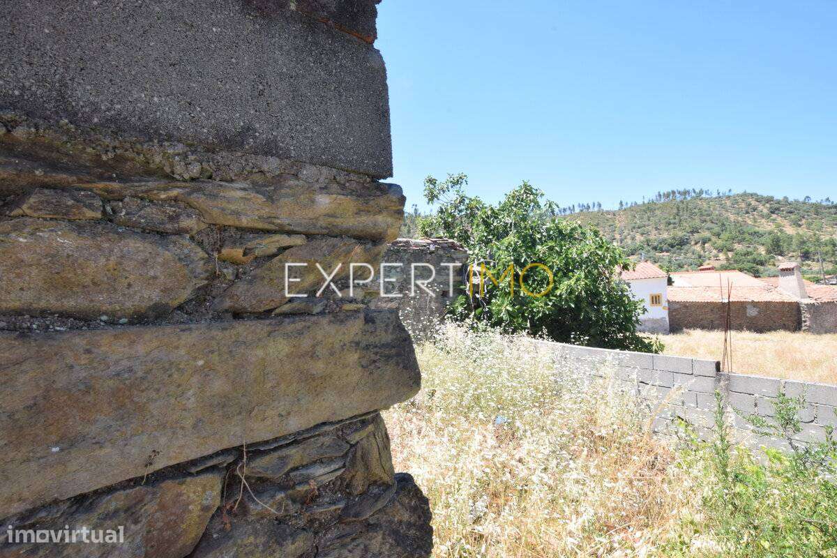 Moradia tipicamente alentejana com quintal - Aldeia do Arneiro -...-12