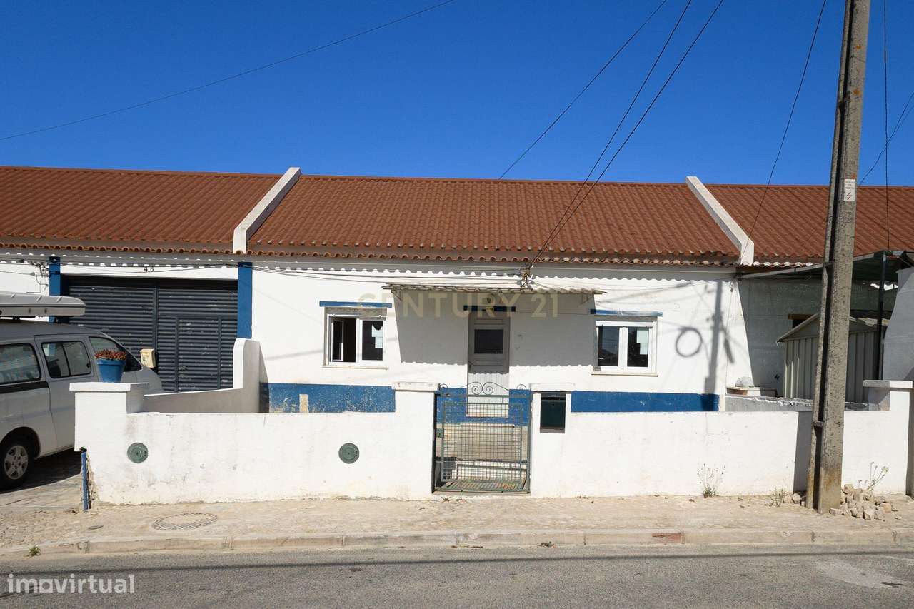 Moradia T3  com logradouro para remodelar - Grande imagem: 2/41