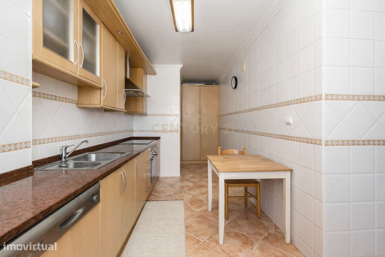 T3 153 m² com varanda | Garagem + 1 lugar de estacionamento | Lumiar |-6