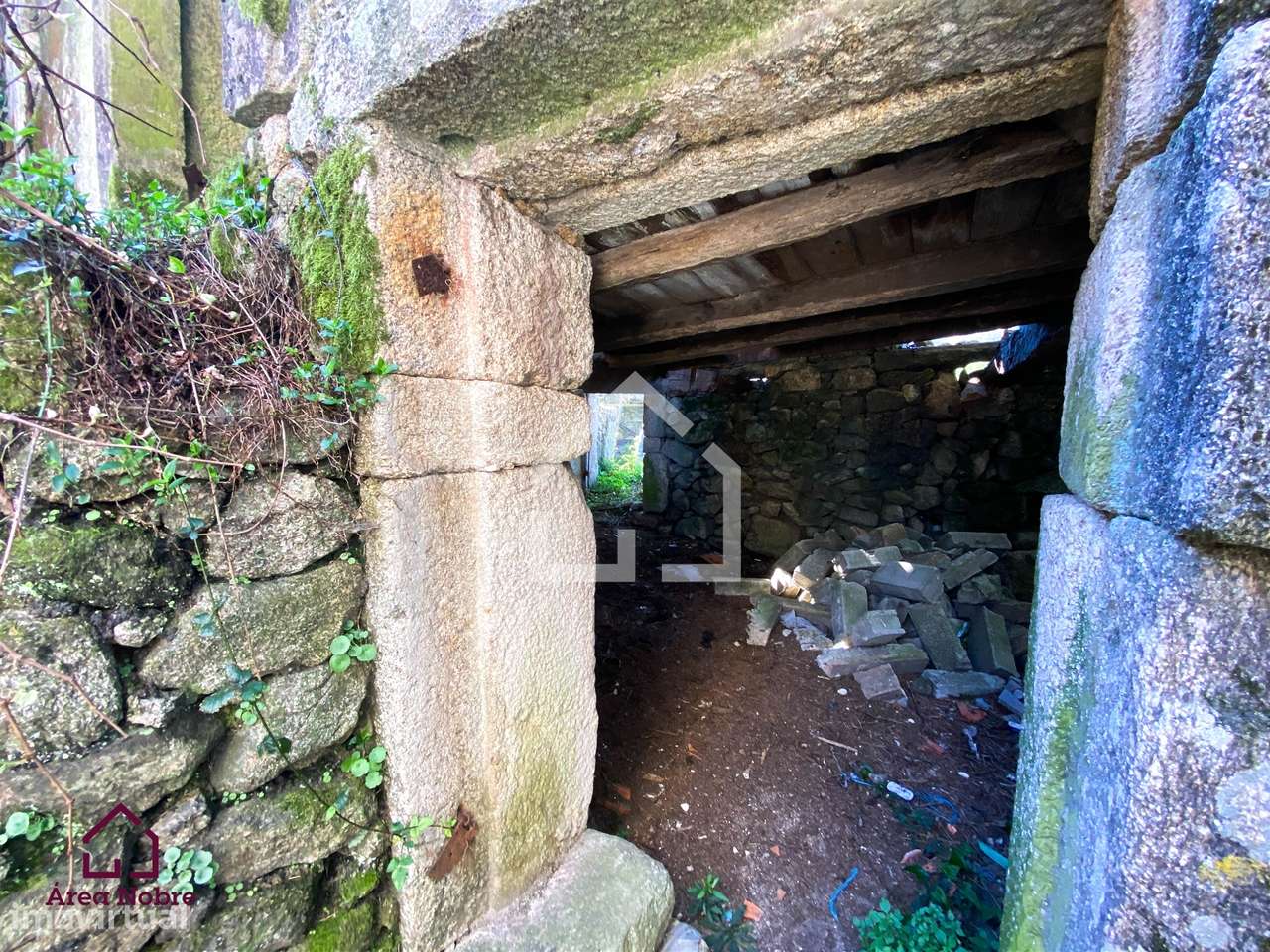 Casa em Ruínas para Restaurar - Grande imagem: 4/13