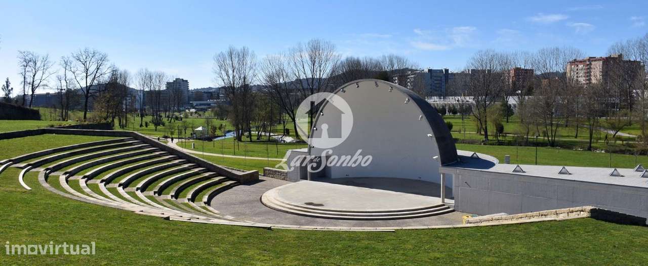 Moradia Bifamiliar  T3+T3 e Garagem para 2 carros em Vale S. Cosme ... - Grande imagem: 4/14