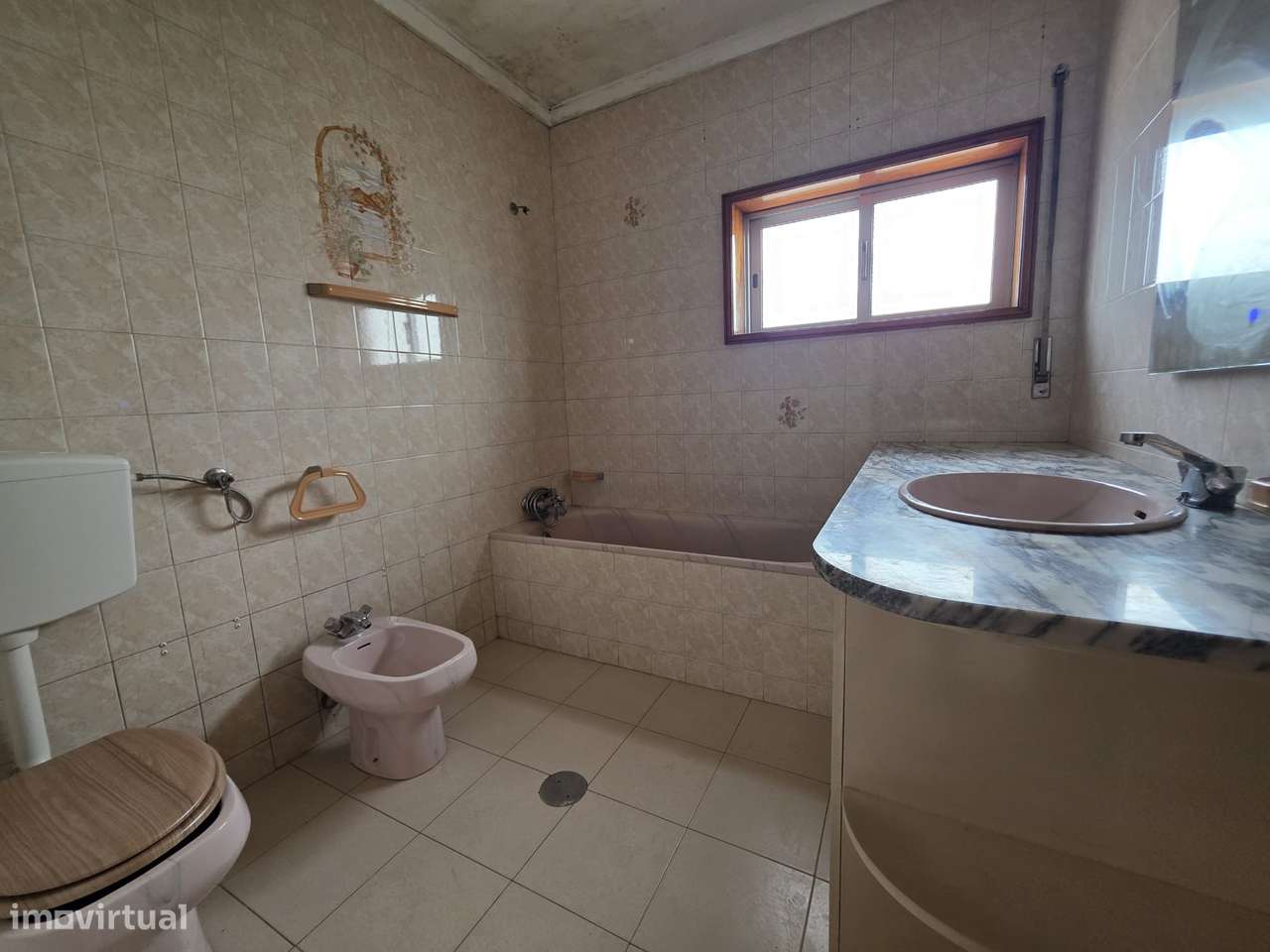 Troque o seu apartamento por uma moradia de 4 frentes em Argoncilhe-19