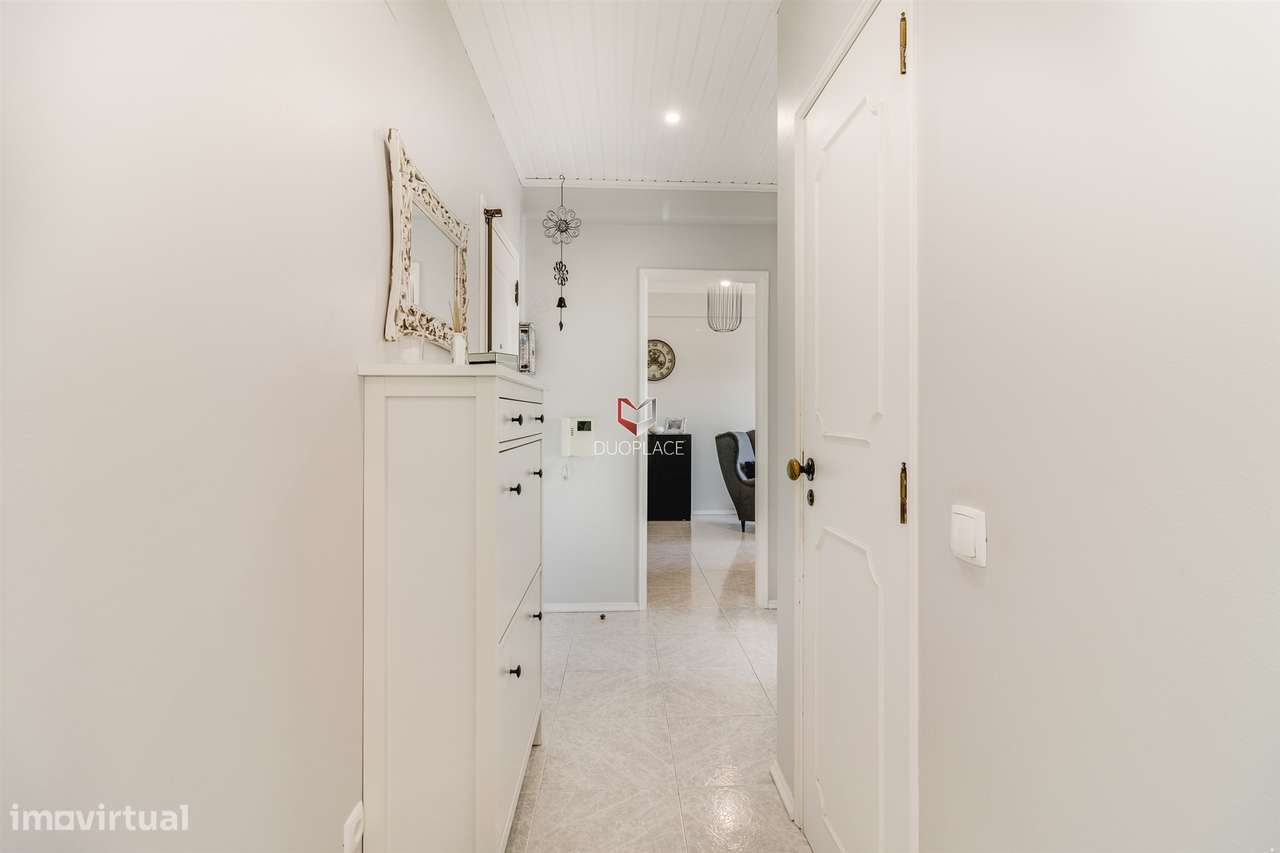 T2 com Vista Deslumbrante no Coração de Setúbal – 7º Andar com Elevado-8