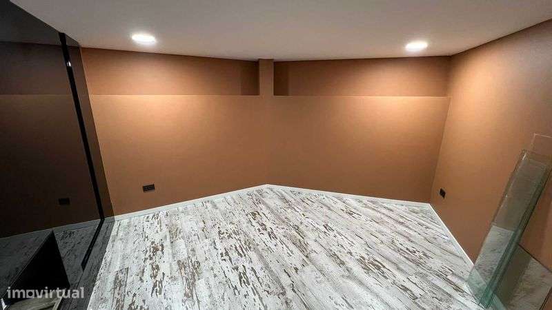 Escritório/Armazém 63m2 na zona da Foz - Próximo da Praça do Império - Grande imagem: 4/9