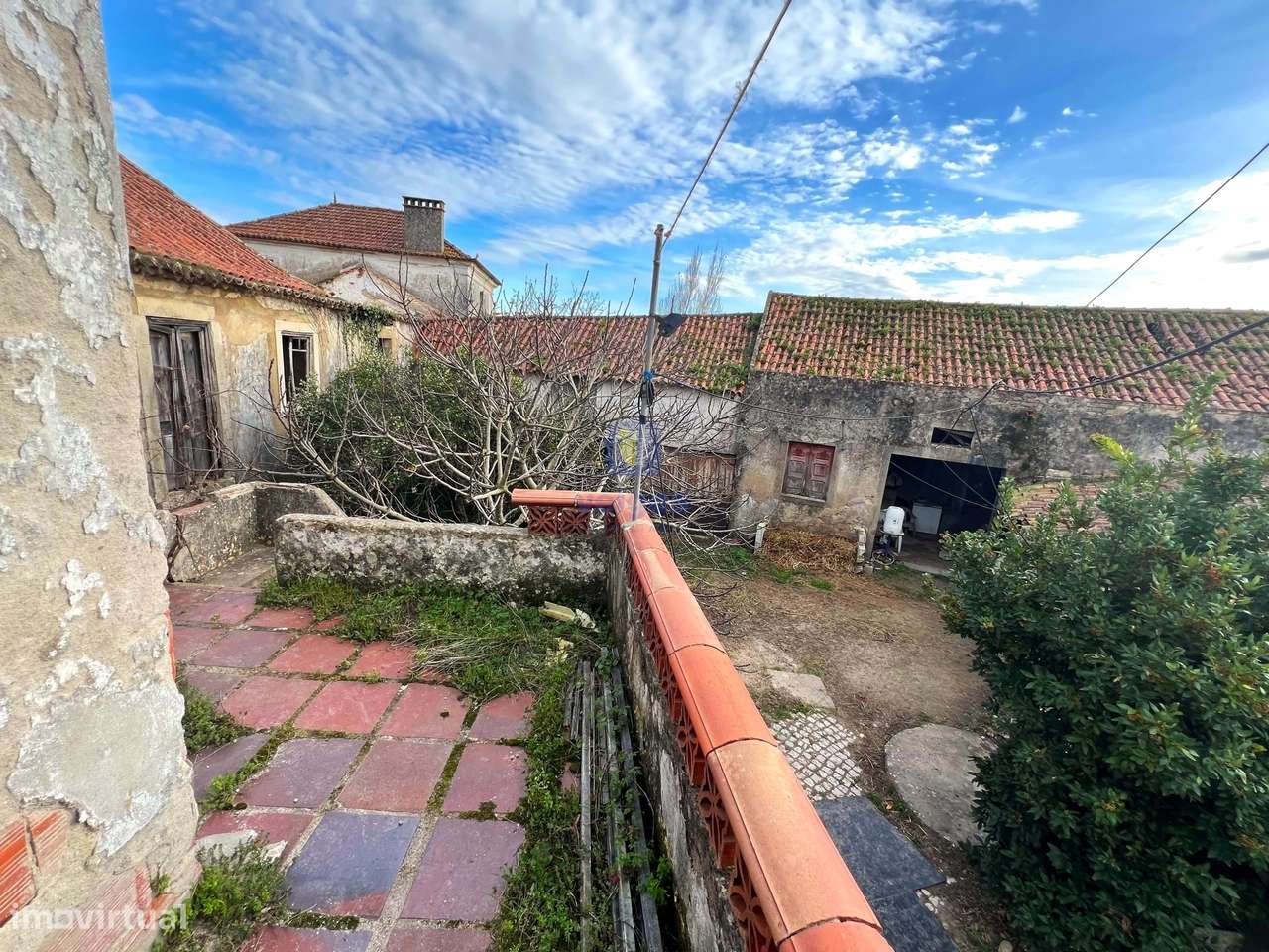 Baixa de Preço !!!! Villa para Recuperação na Labrujeira - Ventosa - A-7