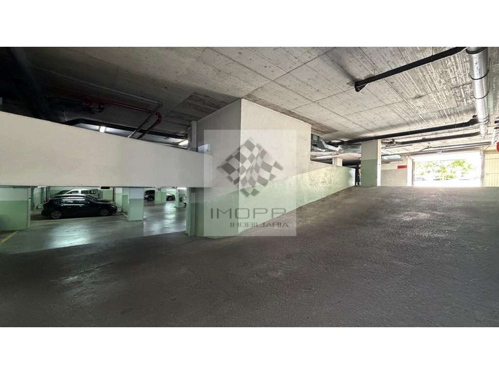 T1 com Varanda e Parqueamento na Alta de Lisboa / Quinta do Lambert-18