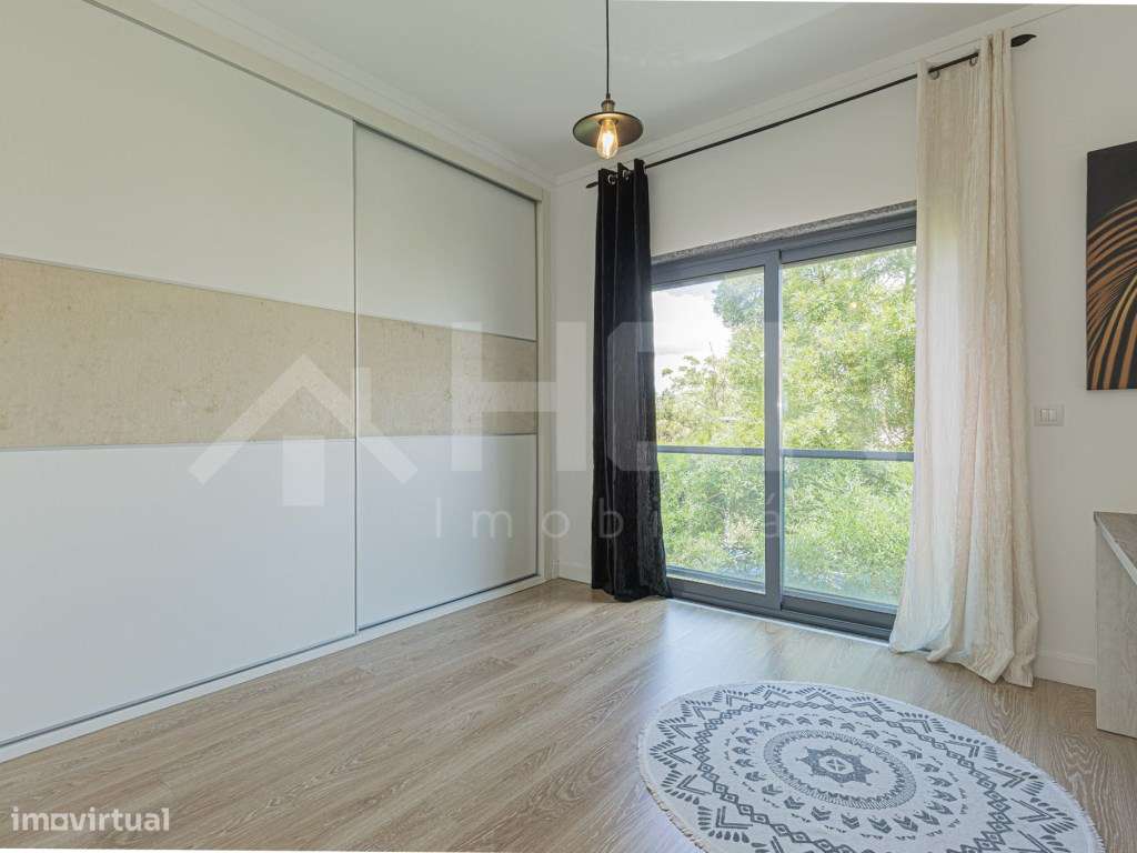 MORADIA V4 | SEMI-NOVA | 2 PISOS | GARAGEM | EXCELENTES ACESSOS ROD...-13