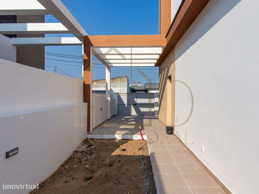 EXCELENTE! Moradia T3 com Pérgola. Pinhal do General. Fernão Ferro-19