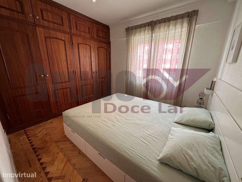 Apartamento T2+1 com Sótão a 350metros da praia de Sesimbra-12