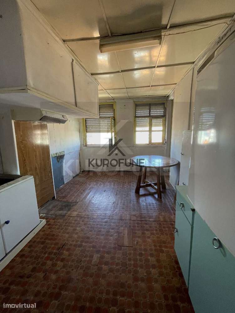 PREDIO COM PROJETO APROVADO PARA RECUPERAR NA SÉ DO PORTO-11