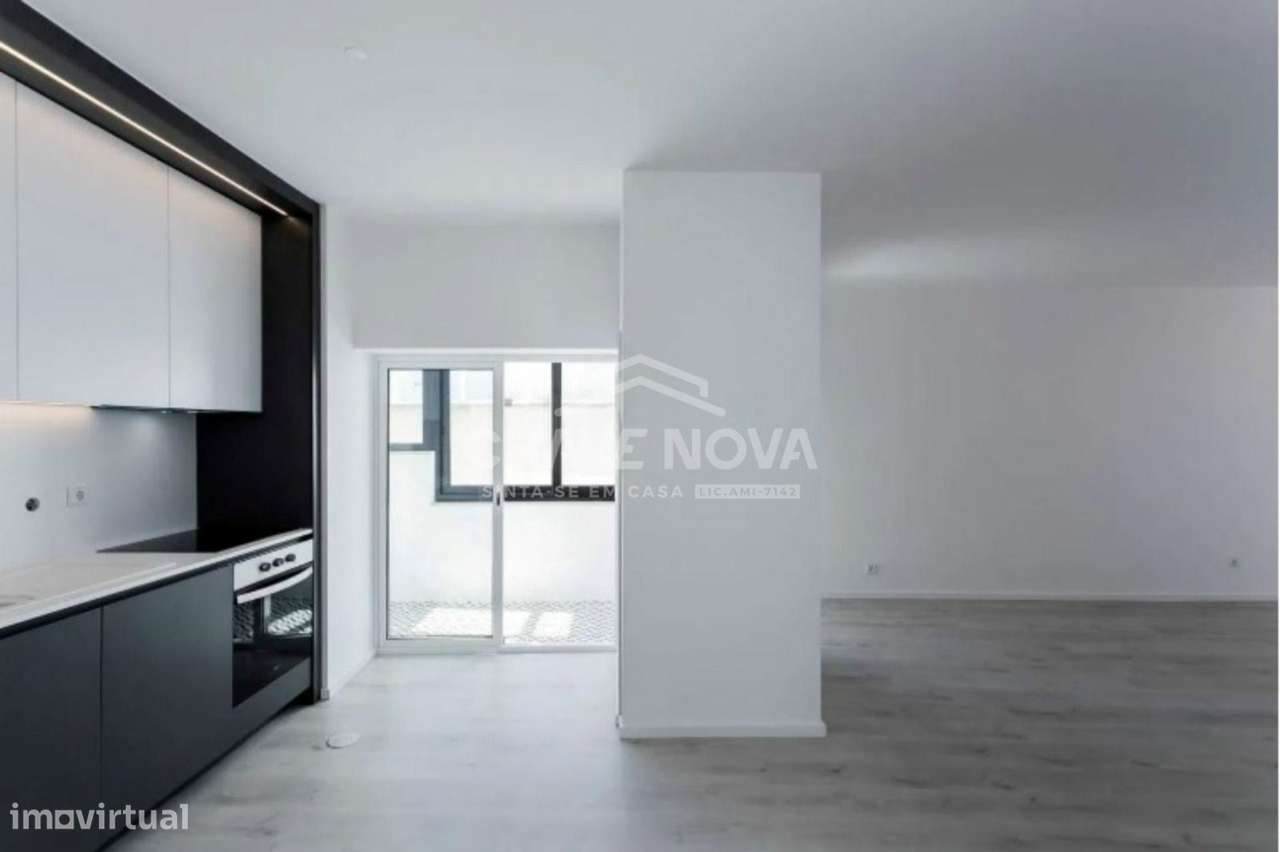 Apartamento T2 Renovado com Lugar de Garagem – Rua de Serralves, Porto-1