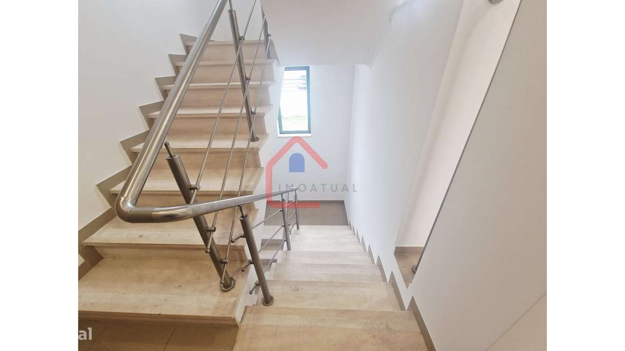 Moradia Isolada em Almada-14