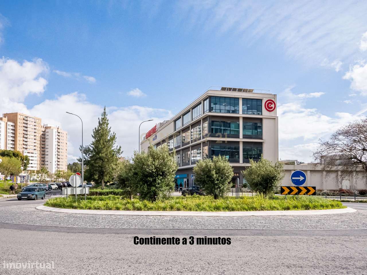 Fantástico T2 com varanda frente ao Parque das Conchas-43