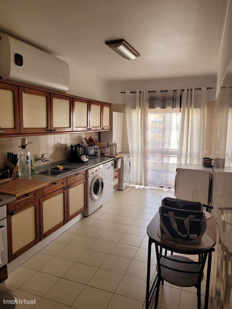 T2 com Excelente Luminosidade e Varandas Espaçosas - Grande imagem: 3/23