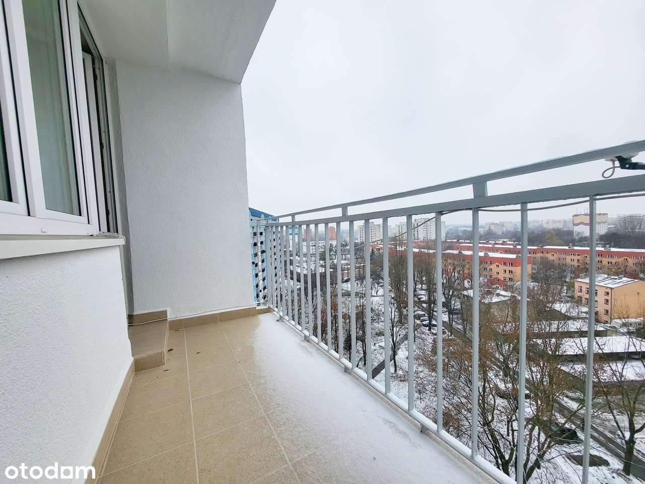 BEZ PROWIZJI! Wyremontowane 2 pokoje z oddzielną kuchnią i loggią-8